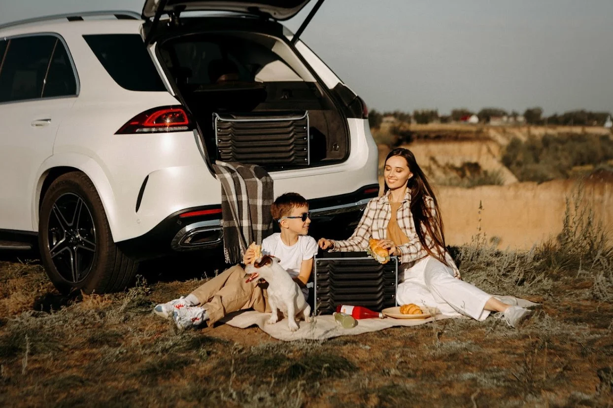 white picnic blanket